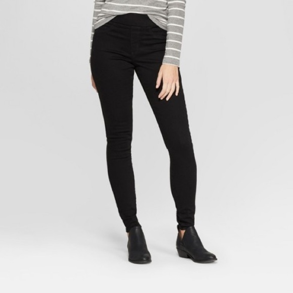 Black High-Rise Pull On Jeggings